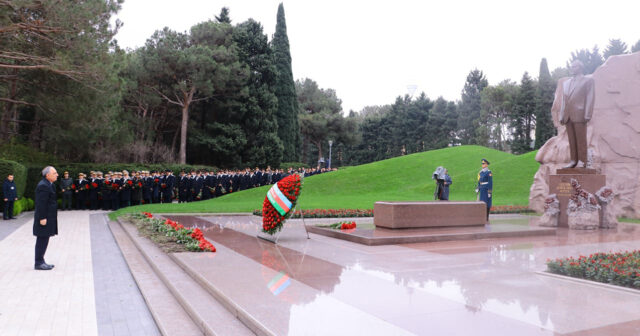Prokurorluq əməkdaşları Fəxri xiyabanı ziyarət etdi – FOTOLAR Prokurorluq əməkdaşları Fəxri xiyabanı ziyarət etdi – FOTOLAR