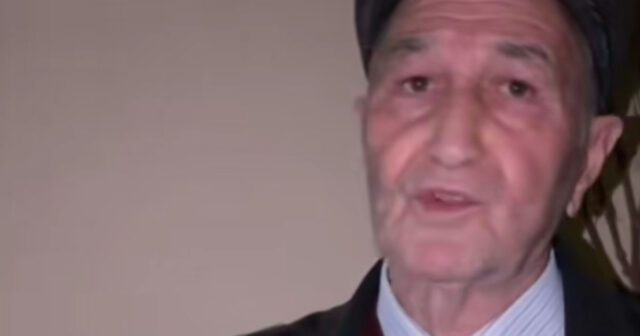 Gecə vaxtı vəhşilik: Vətəndaşın evinə icazəsiz girib sökürlər – VİDEO Gecə vaxtı vəhşilik: Vətəndaşın evinə icazəsiz girib sökürlər – VİDEO