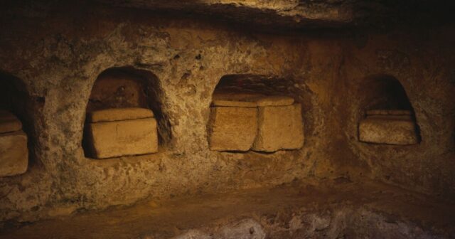 Dünyanın ən qədim şərabını açdılar: məzar sirri aşkarlandı Dünyanın ən qədim şərabını açdılar: məzar sirri aşkarlandı