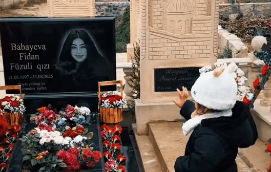 Tiktoker Adelin övladları ilk dəfə analarının məzarını ziyarət etdi – Ürəkdağlayan kadrlar