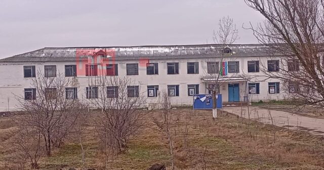 Sabirabadda şagirdlər təhlükədə: qəzalı məktəbdə dərs keçilir – FOTOLAR Sabirabadda şagirdlər təhlükədə: qəzalı məktəbdə dərs keçilir – FOTOLAR