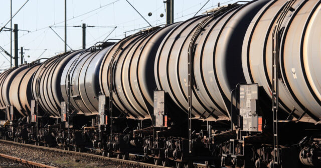 Azərbaycandan Ermənistana neft məhsullarının ilk partiyası yola salınır