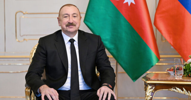 Prezident Həsən Zeynalovu təltif etdi