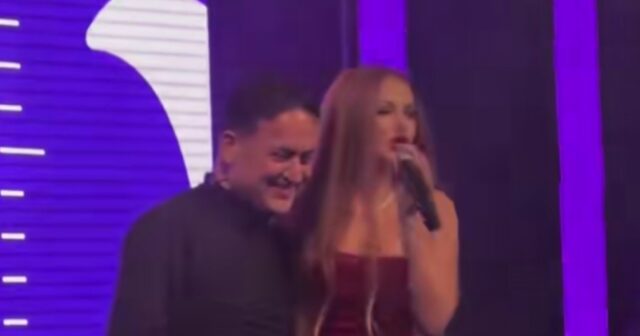 Televiziya rəhbəri ilə Nigar Camalın rəqsi – VİDEO