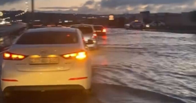 Sürücülər etiraz edir: “Hər yağışdan sonra eyni mənzərə!” – VİDEO Sürücülər etiraz edir: “Hər yağışdan sonra eyni mənzərə!” – VİDEO