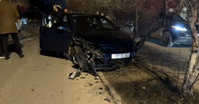 Sumqayıtda “Opel”lər toqquşdu – Avtomobil ağaca çırpıldı – VİDEO Sumqayıtda “Opel”lər toqquşdu – Avtomobil ağaca çırpıldı – VİDEO