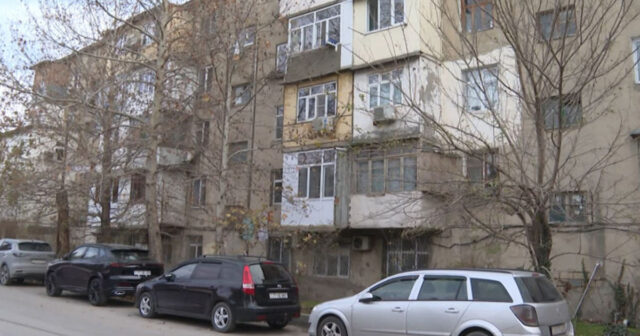 Biləcəridə bardürləri sındıraraq ərazini betonlamaq istədilər – VİDEO Biləcəridə bardürləri sındıraraq ərazini betonlamaq istədilər – VİDEO