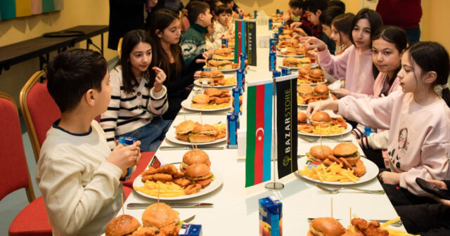 “Bazarstore” media nümayəndələrinin övladları üçün Yeni il şənliyi keçirib – FOTO “Bazarstore” media nümayəndələrinin övladları üçün Yeni il şənliyi keçirib – FOTO