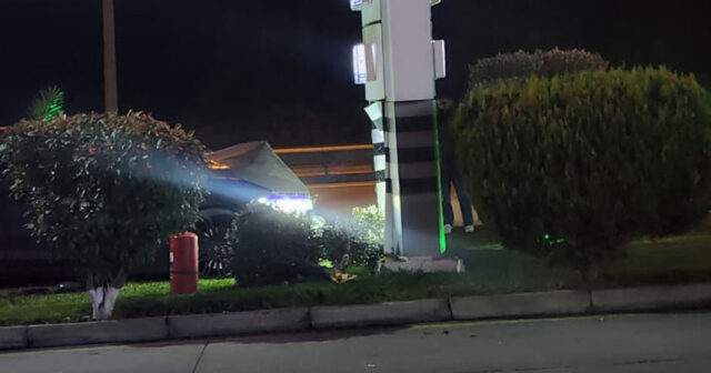 Avtomobil yanacaqdoldurma məntəqəsinə çırpıldı – Bakıda ağır qəza – FOTO / VİDEO Avtomobil yanacaqdoldurma məntəqəsinə çırpıldı – Bakıda ağır qəza – FOTO / VİDEO