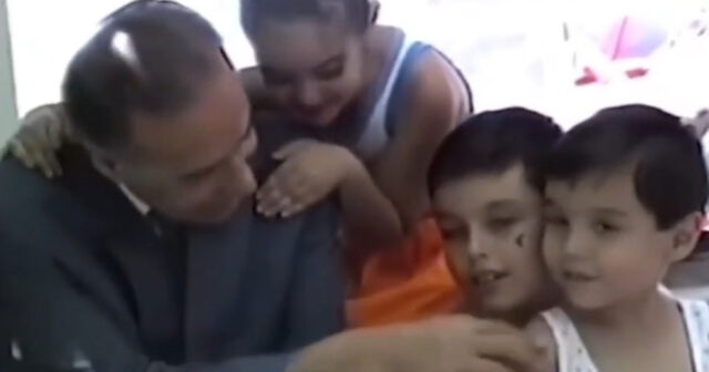 Heydər Əliyevin nəvələri ilə səmimi anları – VİDEO Heydər Əliyevin nəvələri ilə səmimi anları – VİDEO