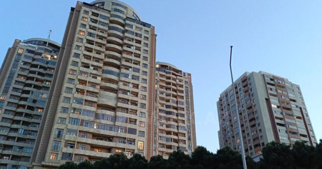 Yasamalda 12 binadan 7-nin çıxarışı yoxdur – VİDEO Yasamalda 12 binadan 7-nin çıxarışı yoxdur – VİDEO