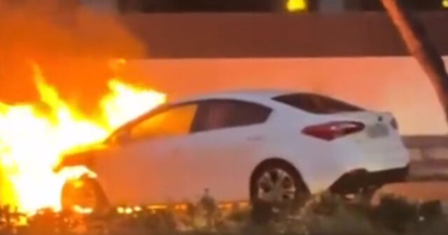 Bakının mərkəzində avtomobil yandı – VİDEO Bakının mərkəzində avtomobil yandı – VİDEO