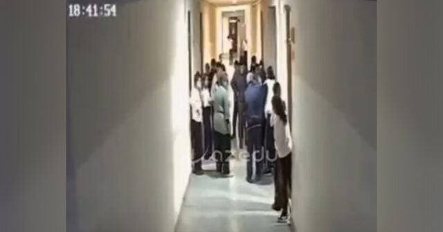 Boğazında çörək qalan şagirdi belə xilas etdilər – Anbaan görüntülər