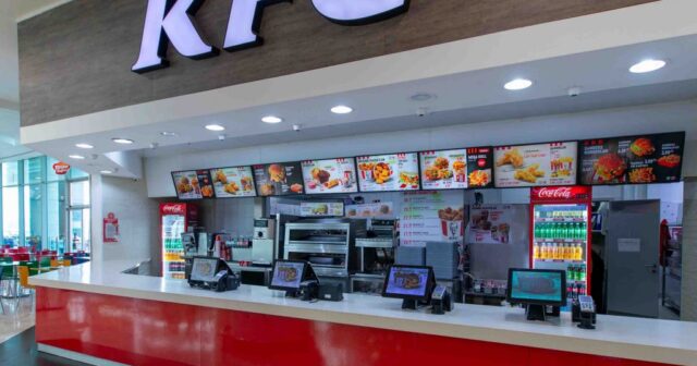 KFC-dən daha bir narazılıq: yararsız məhsul göndərilib… – VİDEO