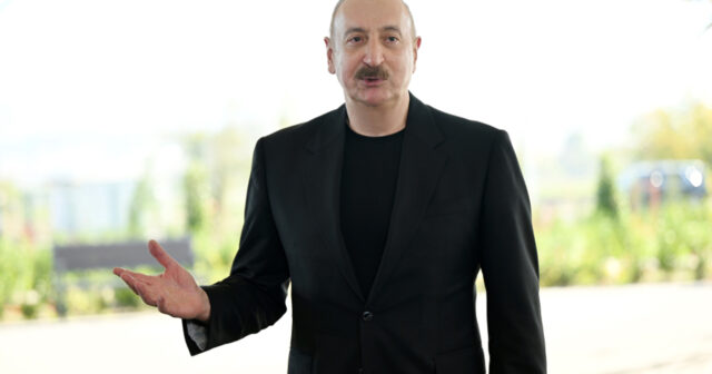 Prezident ailəsi ilə “Bakı Ağ Şəhər”də – FOTO