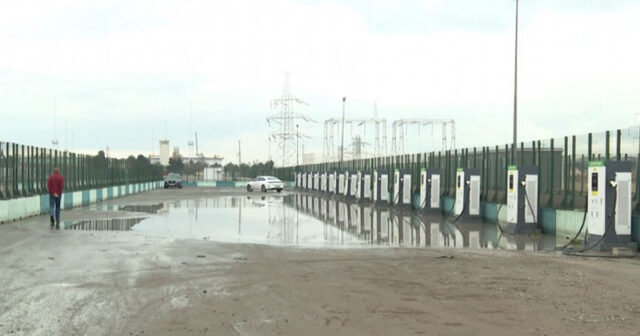 Bakıda 17 elektrik doldurma cihazından 2-si işləyən “şarj məntəqəsi” – VİDEO