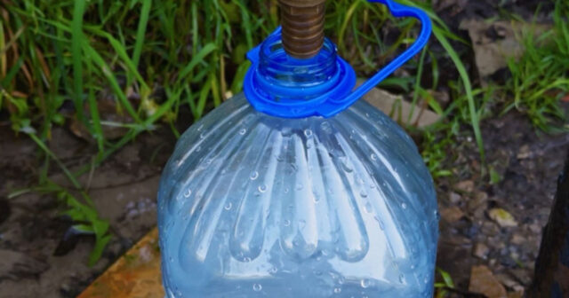 Bu şirkətə məxsus plastik qablarda satılan içməli su krandan doldurulur – İDDİA – VİDEO