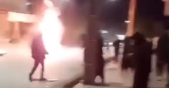 İranda Basic qərargahına Molotov kokteyli atıldı – VİDEO