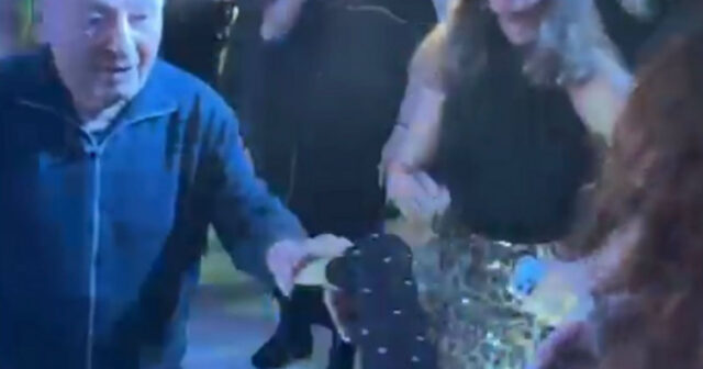 98 yaşlı Ömər Eldarovun Dilarə Kazımova ilə rəqsi diqqət çəkdi – VİDEO