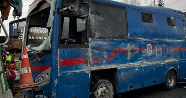 Məhbusları daşıyan avtobus aşdı – Xeyli sayda yaralı var – VİDEO Məhbusları daşıyan avtobus aşdı – Xeyli sayda yaralı var – VİDEO