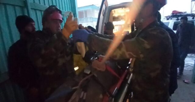 Köməksiz vəziyyətdə qalan kənd sakini xilas edildi