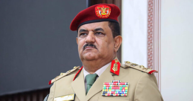 Yəmənin müdafiə naziri vəzifəsindən və hərbi xidmətdən azad edilib