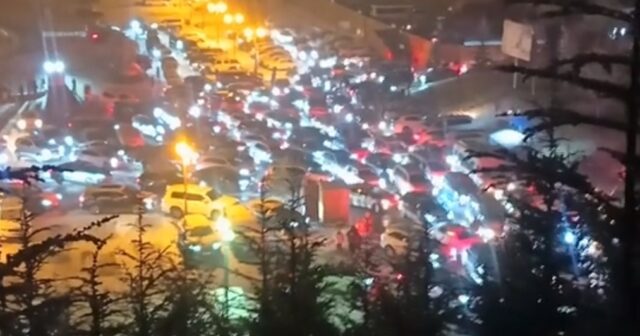 Şahdağda turist axını tıxaca səbəb oldu – VİDEO