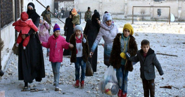 Suriyada əhali toqquşmaların baş verdiyi yerləri tərk edir Suriyada əhali toqquşmaların baş verdiyi yerləri tərk edir