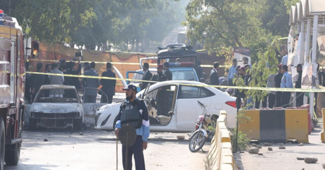 Pakistanda partlayış nəticəsində yeddi polis əməkdaşı ölüb