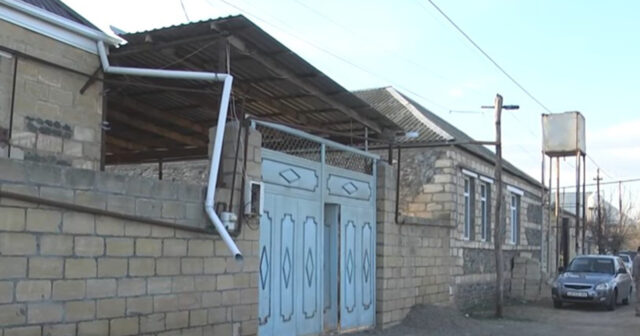 Arvadını öldürmək istəyirmiş, anası araya girib… – Video