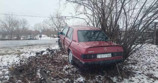 Buzlu yol qəzaya səbəb oldu – FOTO Buzlu yol qəzaya səbəb oldu – FOTO