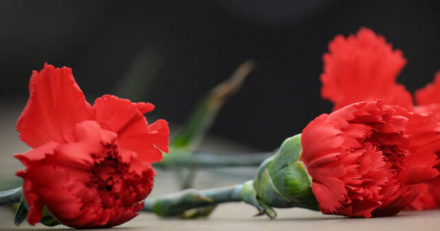 Yas mərasimlərinə apardığınız güllərin rəngi və mənası nələri İFADƏ EDİR? – Bilmədiyiniz SİRLƏR