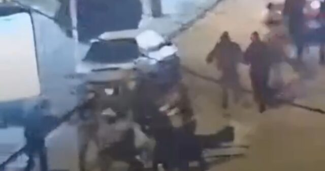 İranda etirazlar qızışır: Həmədanda polisi BELƏ DÖYDÜLƏR – VİDEO