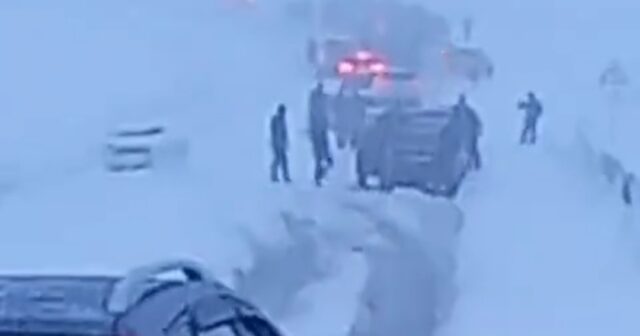 Hadrutda qarlı hava sürücülərə çətinlik yaradıb – VİDEO