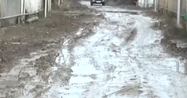 Salyanda yol problemi: “Palçığın içində itib-batmışıq” – VİDEO Salyanda yol problemi: “Palçığın içində itib-batmışıq” – VİDEO