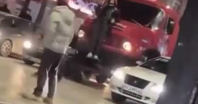 İranda etirazlar genişlənir: Bu şəhərin mərkəzi etirazçıların nəzarətinə keçdi – VİDEO