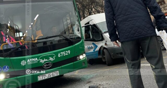 “BakuBus”ın avtobusu yük maşını ilə toqquşdu