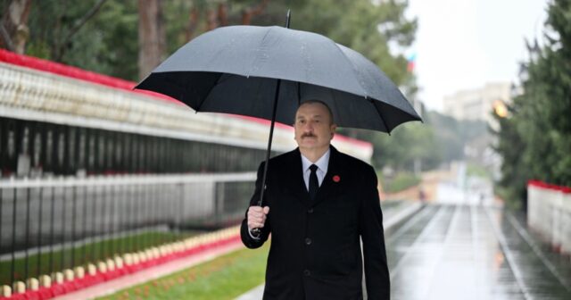 Prezident Şəhidlər xiyabanını ziyarətlə bağlı videoçarx paylaşdı