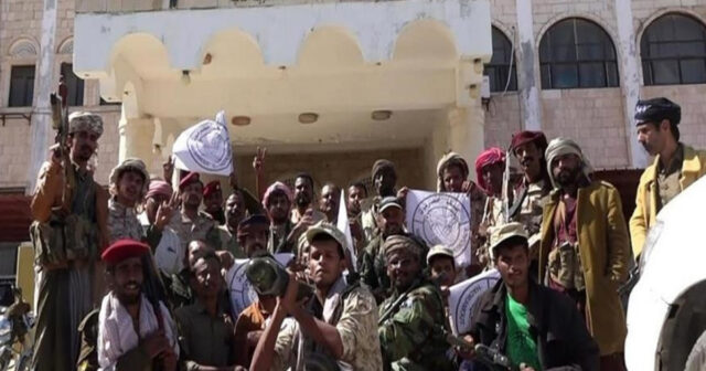 Yəmən hökuməti ölkənin cənub və şərq vilayətlərinə nəzarəti ələ alıb