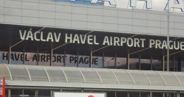 AZAL təyyarəsindəki İNSİDENTİN TƏFƏRRÜATI: “Praqa aeroportunda sərnişin agentə hücum etdi” – VİDEO