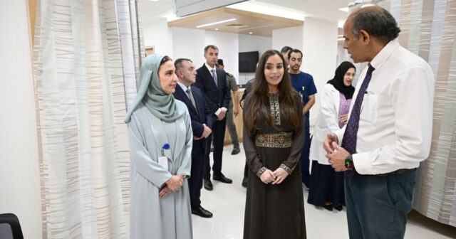 Heydər Əliyev Fondunun vitse-prezidenti Leyla Əliyeva Maskatda Xərçəngin Kompleks Müalicəsi və Tədqiqatı Mərkəzini ziyarət edib – FOTO Heydər Əliyev Fondunun vitse-prezidenti Leyla Əliyeva Maskatda Xərçəngin Kompleks Müalicəsi və Tədqiqatı Mərkəzini ziyarət edib – FOTO