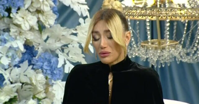 Röya efirdə ağladı: “Onun üçün həyatımı verərəm” Röya efirdə ağladı: “Onun üçün həyatımı verərəm”