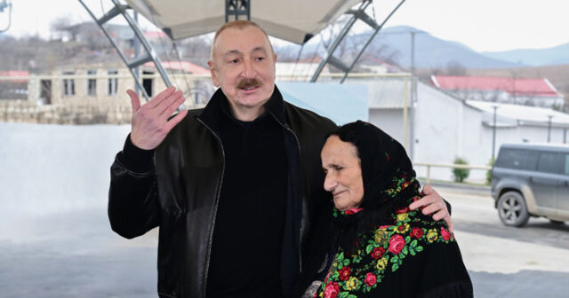 Şəhid anasından Prezidentə təsirli sözlər Şəhid anasından Prezidentə təsirli sözlər