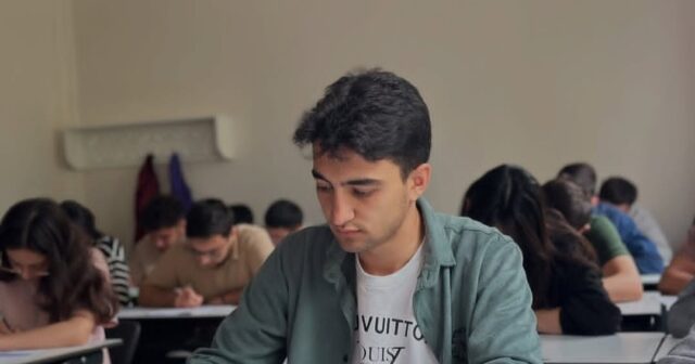 15 min manat qrant, beynəlxalq imtahanlar –  Qarabağ Universitetinin tələbəsi ilə müsahibə