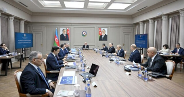 Baş nazirin rəhbərliyi ilə İqtisadi Şuranın iclası keçirildi Baş nazirin rəhbərliyi ilə İqtisadi Şuranın iclası keçirildi