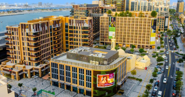 Dünyanın ilk qızılla örtülmüş küçəsi yaradılır – Fotolar Dünyanın ilk qızılla örtülmüş küçəsi yaradılır – Fotolar