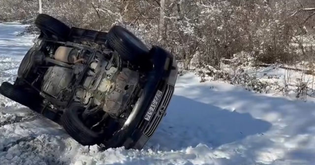 Əcnəbilərin viral olan qəzadan sonrakı inanılmaz hərəkəti: Maşını aşırdılar, birlikdə… – VİDEO Əcnəbilərin viral olan qəzadan sonrakı inanılmaz hərəkəti: Maşını aşırdılar, birlikdə… – VİDEO