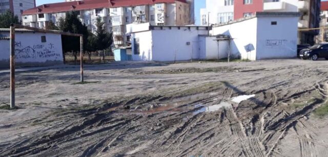 Sumqayıtda məktəbin idman stadionu avtomobil dayanacağına çevrilib – VİDEO Sumqayıtda məktəbin idman stadionu avtomobil dayanacağına çevrilib – VİDEO