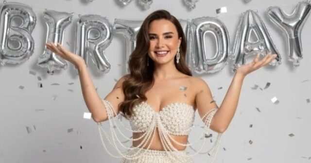 Məşhur aparıcı bu geyiminə görə sərt tənqid edildi – FOTO