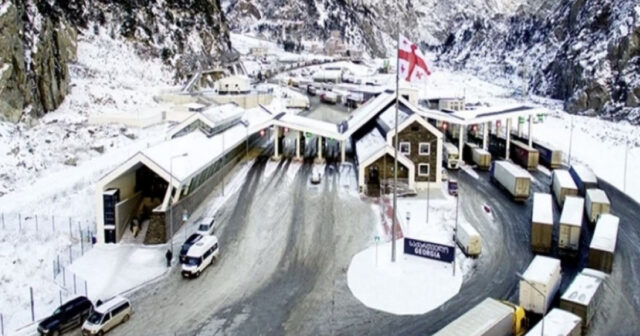 Rusiya-Gürcüstan quru sərhədi qar uçqunu təhlükəsi səbəbindən bağlanıb Rusiya-Gürcüstan quru sərhədi qar uçqunu təhlükəsi səbəbindən bağlanıb